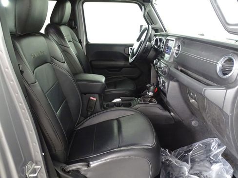 Used 2018 Jeep Wrangler Unlimited Sahara w/ Safety Group image 13