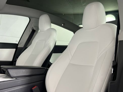 Used 2020 Tesla Model Y Long Range image 5