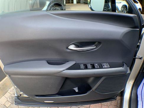 Certified 2022 Lexus UX 200 w/ Accessory Package (Z2) FWD image 13