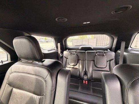 Used 2020 Ford Explorer XLT w/ Equipment Group 202A AWD/4WD image 11