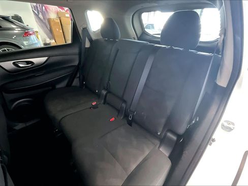 Used 2016 Nissan Rogue SV image 27