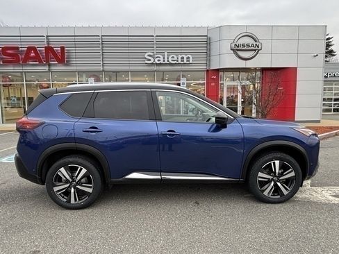 Used 2023 Nissan Rogue SL w/ SL Premium Package image 2