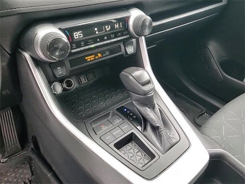 Used 2022 Toyota RAV4 XLE image 15