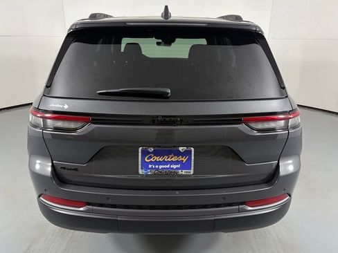 Used 2026 Jeep Grand Cherokee Altitude AWD/4WD image 7