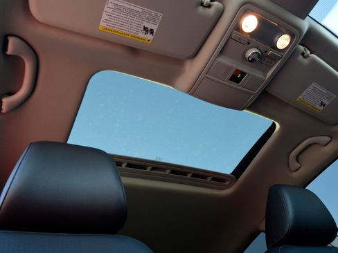 Used 2020 Volkswagen Passat 2.0T R-Line image 23