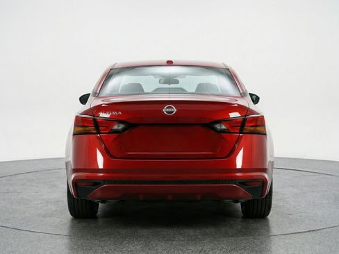 Used 2025 Nissan Altima 2.5 SV FWD image 7