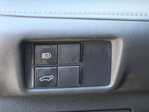 Used 2022 Toyota Highlander XLE AWD/4WD image 16