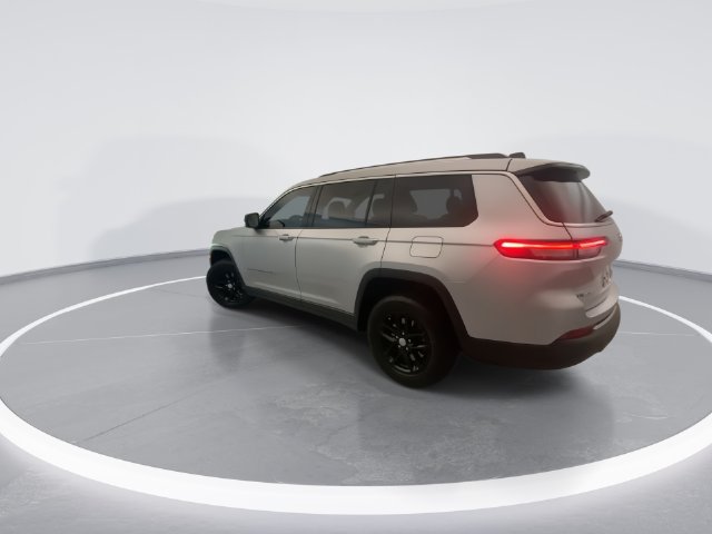 Used 2021 Jeep Grand Cherokee L Laredo w/ Luxury Tech Group I AWD/4WD image 2