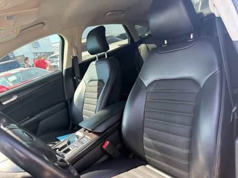 Used 2018 Ford Fusion SE w/ Equipment Group 201A image 6