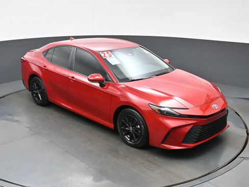 Used 2025 Toyota Camry LE FWD image 34