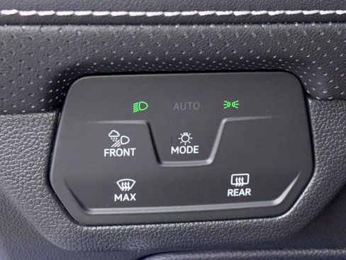 Used 2026 Volkswagen Atlas SE FWD image 25