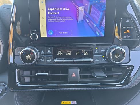 Used 2023 Toyota Highlander XSE image 25