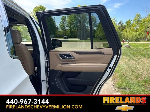 Used 2021 Chevrolet Tahoe Premier w/ Premium Package AWD/4WD image 39