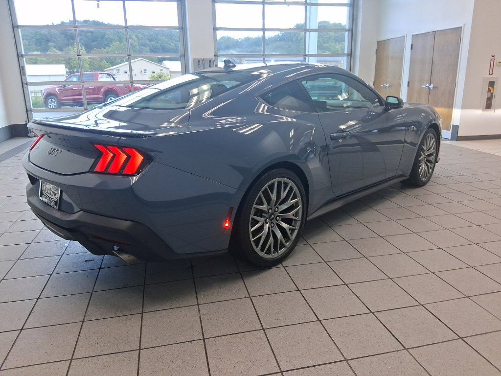 Used 2025 Ford Mustang GT Premium RWD image 17