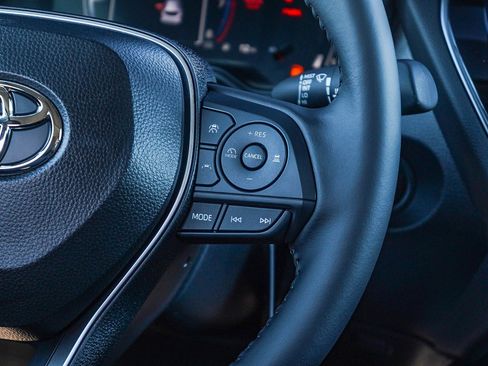 Used 2026 Toyota Corolla Cross LE image 21