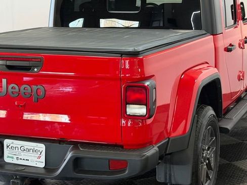 Certified 2024 Jeep Gladiator Sport AWD/4WD image 13