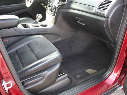 Used 2022 Jeep Grand Cherokee Laredo X image 6