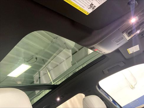 Used 2022 Volkswagen Tiguan SEL R-Line image 22