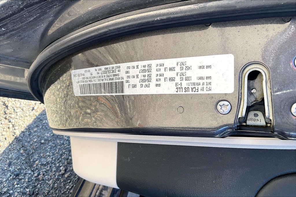 Used 2018 Chrysler Pacifica Touring-L Plus FWD image 5