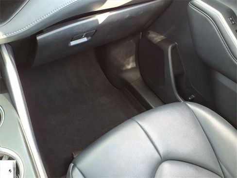 Certified 2022 Toyota Highlander XLE image 27