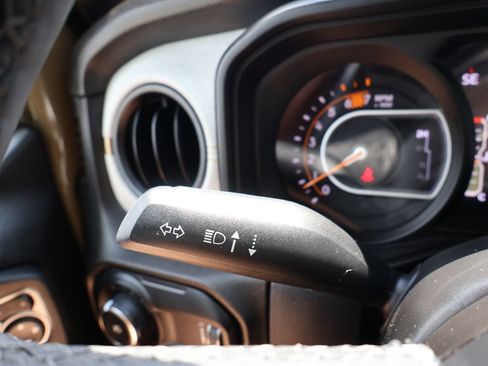 Used 2025 Jeep Wrangler Unlimited Sport AWD/4WD image 16