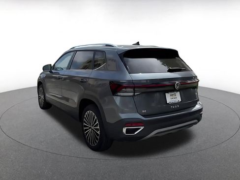 Used 2025 Volkswagen Taos SE image 11