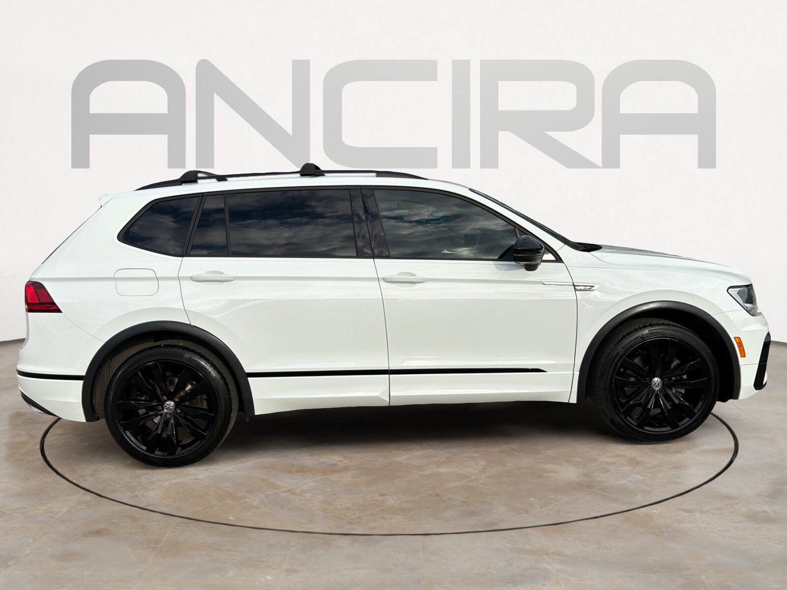 Used 2020 Volkswagen Tiguan SE R-Line FWD image 11
