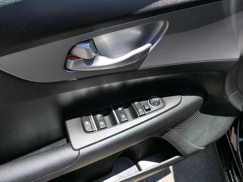 Used 2023 Kia Forte LXS w/ LXS Technology Package FWD image 13