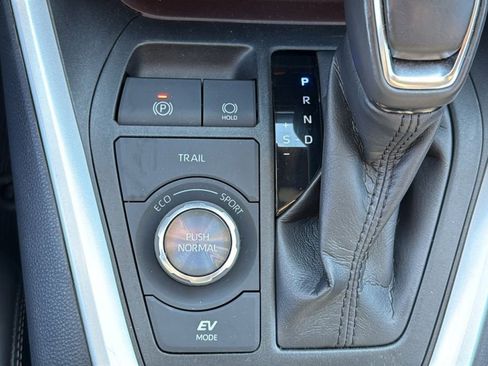 Used 2019 Toyota RAV4 Limited image 23