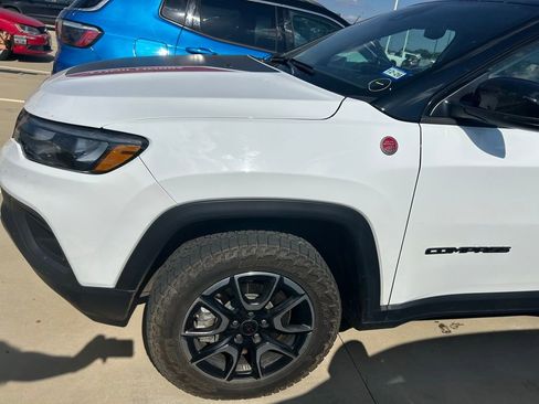 Used 2025 Jeep Compass Trailhawk AWD/4WD image 2