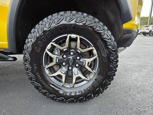 Used 2024 Chevrolet Colorado ZR2 w/ Technology Package AWD/4WD image 13