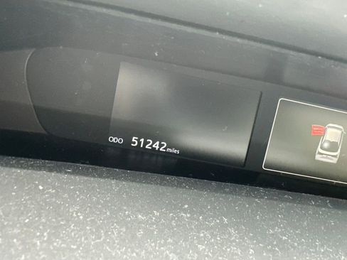 Used 2022 Toyota Prius LE FWD image 7