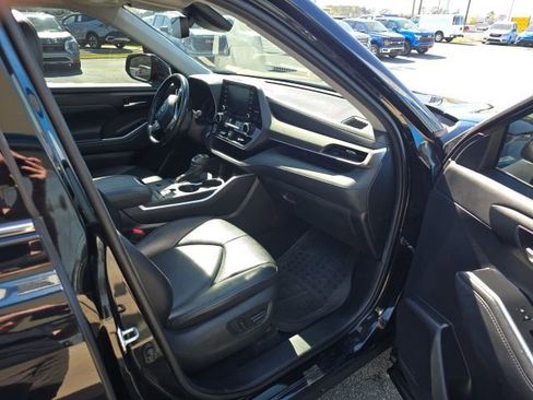 Used 2021 Toyota Highlander XLE FWD image 48