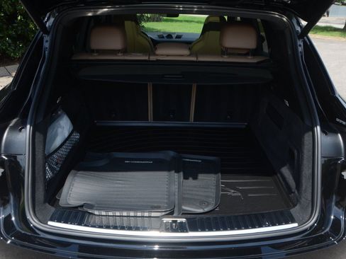 Used 2023 Porsche Cayenne Platinum Edition AWD/4WD image 25