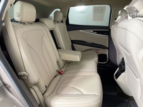 Used 2019 Lincoln Nautilus Reserve image 30