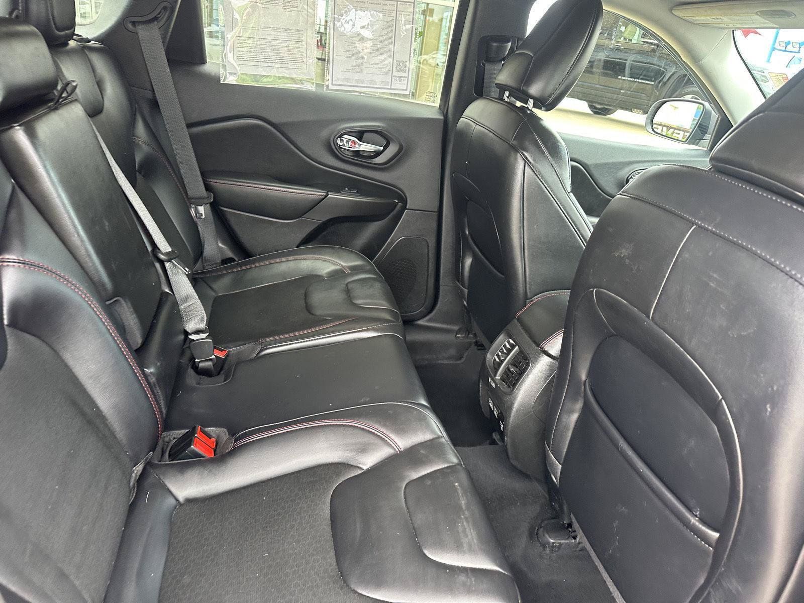 Used 2021 Jeep Cherokee Trailhawk w/ Comfort & Convenience Group AWD/4WD image 27