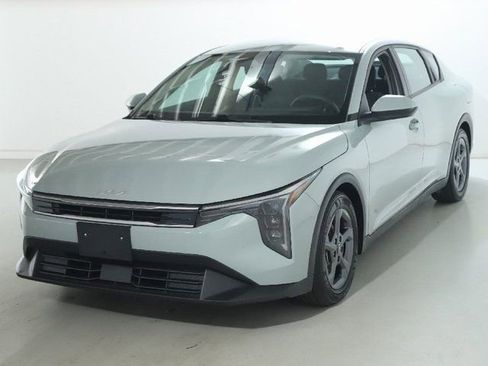 Used 2025 Kia K4 LXS image 1