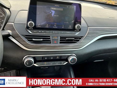 Used 2025 Nissan Altima 2.5 SV image 15