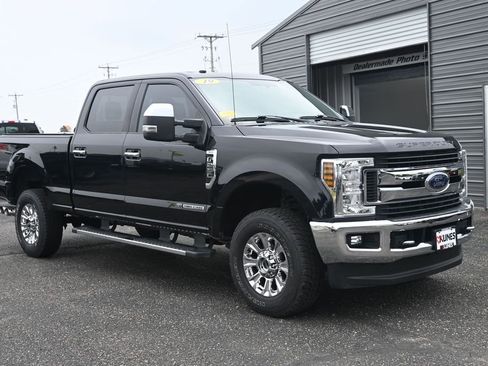 Used 2019 Ford F250 XLT w/ XLT Premium Package AWD/4WD image 3