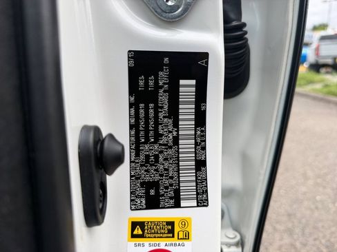 Used 2015 Toyota Highlander LE FWD image 25