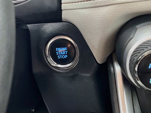 Used 2019 Toyota RAV4 XLE w/ Convenience Package FWD image 23
