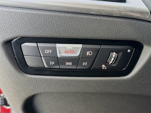 Used 2025 BMW 330i Sedan w/ M Sport Package image 10