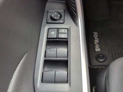 Certified 2020 Toyota RAV4 XLE w/ XLE Grade Weather Package AWD/4WD image 22