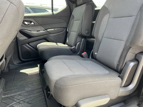 Used 2023 Chevrolet Traverse LT FWD image 12