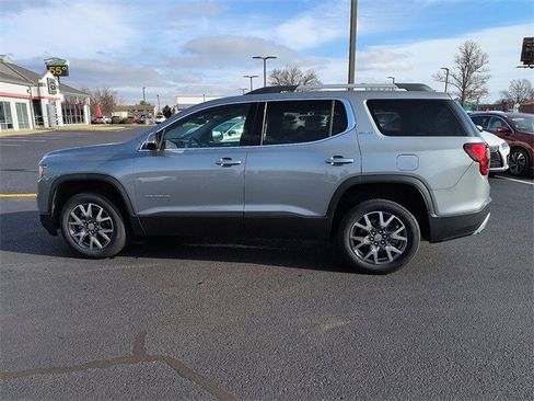 Used 2023 GMC Acadia SLE w/ Driver Convenience Package image 4