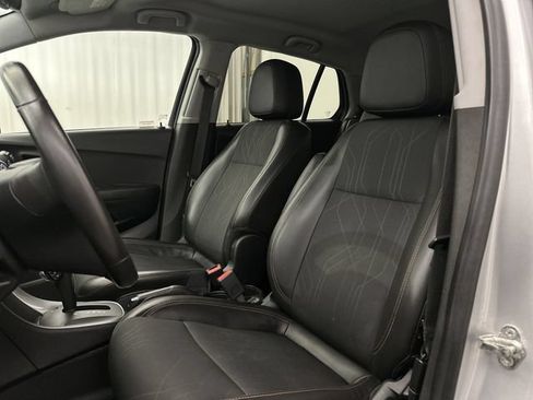 Used 2018 Chevrolet Trax LT w/ LT Convenience Package FWD image 16