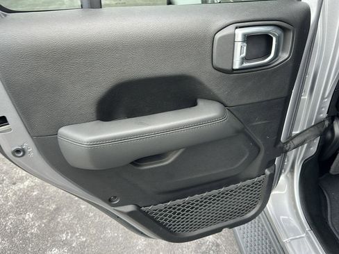 Used 2021 Jeep Wrangler Unlimited Sahara image 21