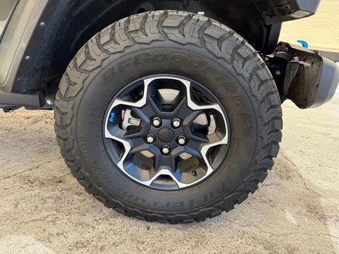 Used 2022 Jeep Wrangler Unlimited Rubicon 4xe w/ Cold Weather Group AWD/4WD image 4