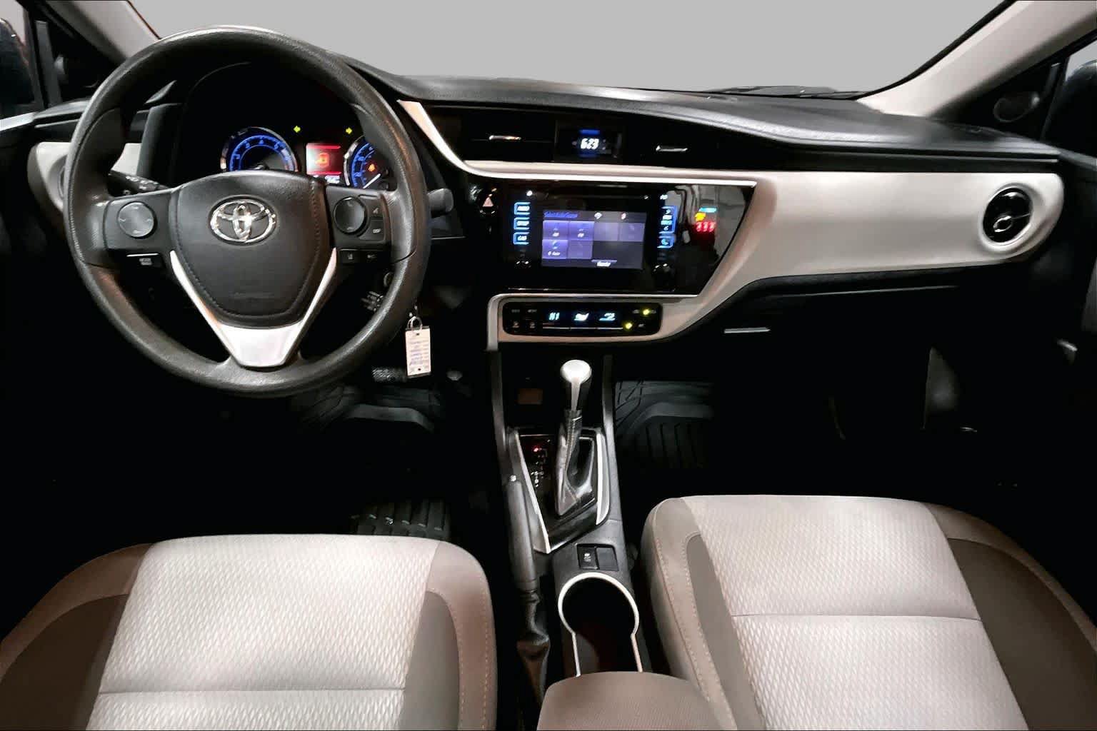 Used 2019 Toyota Corolla LE w/ Carpet Mat Package (TMS) FWD image 14
