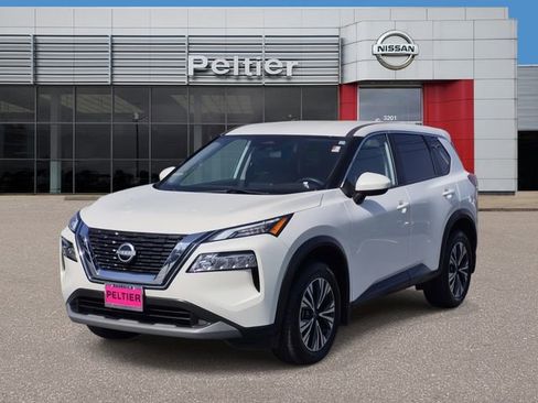 Used 2023 Nissan Rogue SV image 3